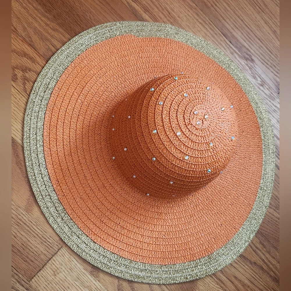 Chatties Beach Hat Paper